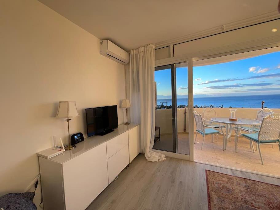 Golden Hour Beachfront Appartement